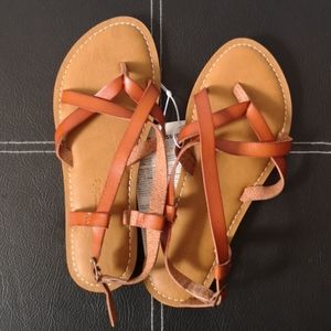 Amazon Essentials Faux Leather Sandals, Size 5.5